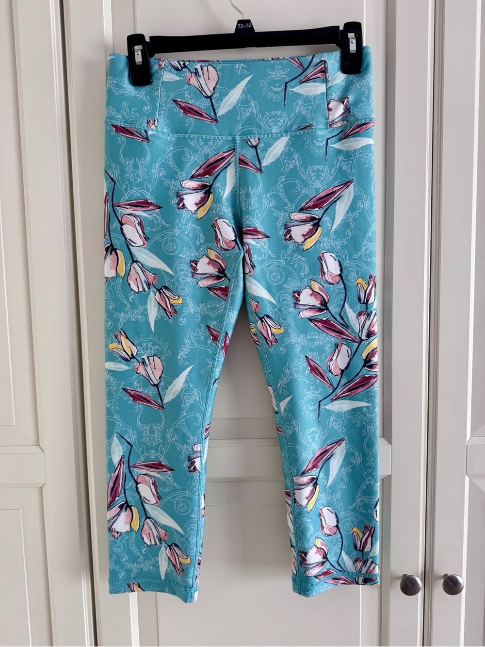 CALIA by Carrie Underwood Aqua Floral Capri Leggings